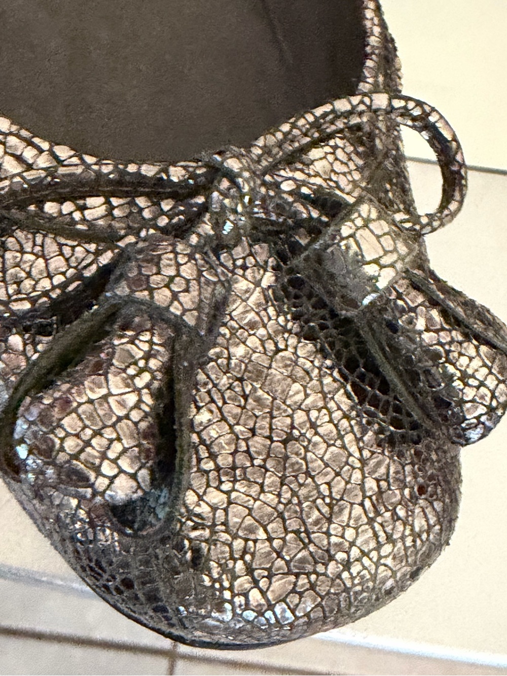 STUART WEITZMAN Tulip Bow Pewter Metallic Nappa Leather Ballet Flats Women’s 8 - Picture 11 of 16